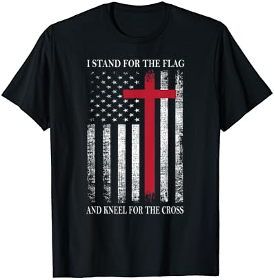 Стоя зад Флаг и прекланям коленете си пред Тениска с Кръст и Флага на САЩ