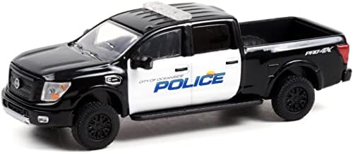 2018 Титан XD Pro-4X пикап Черно-бял Oceanside Police (Калифорния) Серия Hot Pursuit 39 1/64 Монолитен под натиска