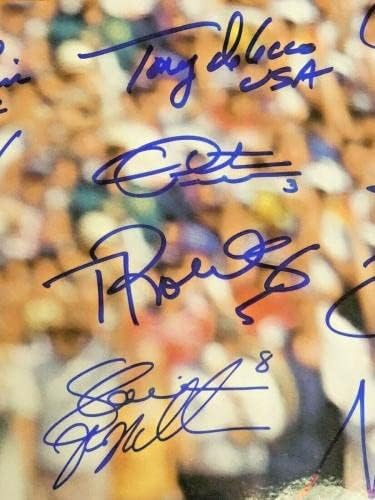 1999 Отборът на САЩ е Подписала Шампиони на женското световно първенство по футбол сред жените 16x20 Снимка Щайнер и Пълен JSA - Футболни снимки с автографи