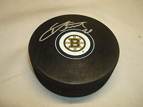 Лий Стемпняк подписа хокей шайба Бостън Бруинс с автограф от 1D - за Миене на НХЛ с автограф
