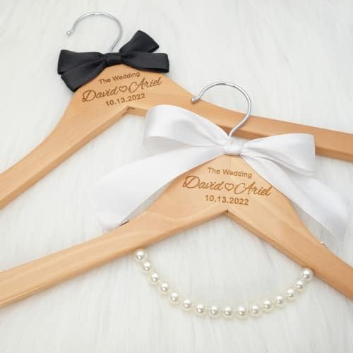Закачалка за сватбената рокля на Lyubomir Bride - Обичай закачалки за сватбена рокля Ръчна изработка-Поименна закачалка за сватбената рокля на булката. (2 Закачалки)