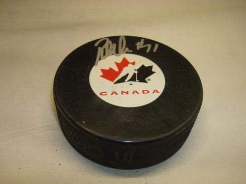 Патрик Marlo подписа хокей шайба на националния отбор на Канада с автограф 1Б - за Миене на НХЛ с автограф