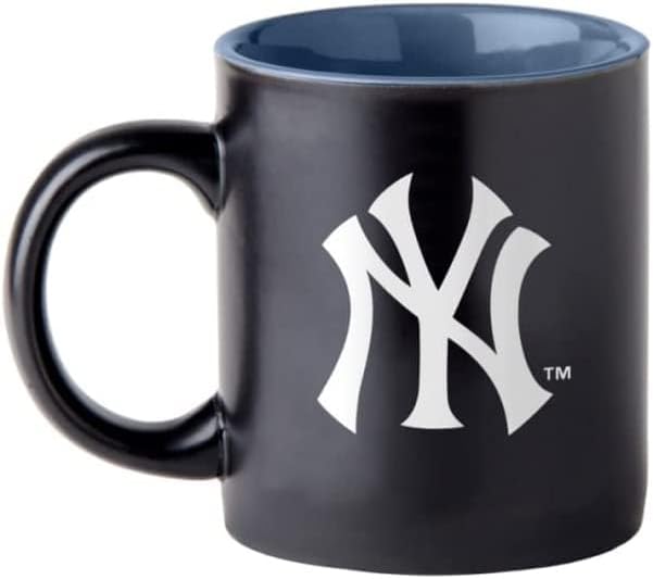 Два цвята Матово черно Кафеена чаша Boelter Brands с Логото на екип на MLB и Вътрешен цвета на екипа (Ню Йорк Янкис)