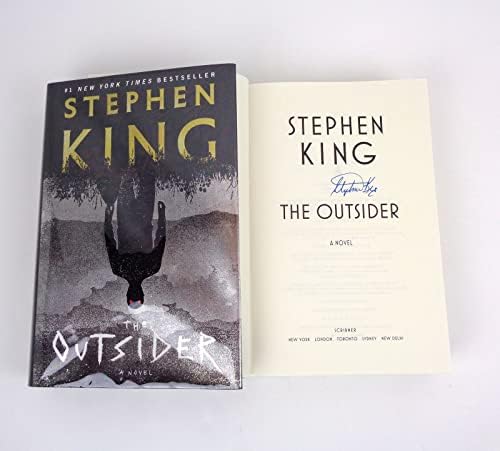 Стивън Кинг е Автор с автограф на 1 - во издание на книгата Аутсайдер в твърди корици