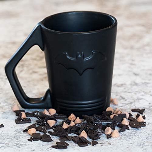 Керамични кафеена чаша Paladone под формата на Батман - чаша с релефни DC Comics, срок на годност от 96 месеца